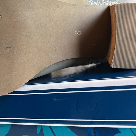 Seychelles “Pounce” Sparkly Gray Leather Booties. Worn one time indoors only. - Picture 10 of 14